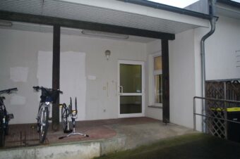 einzug-in-unsere-neuen-online-shop-raume-eingang