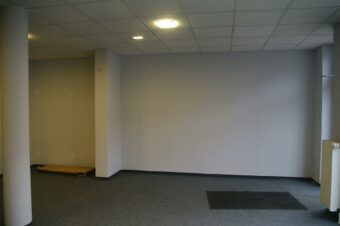 einzug-in-unsere-neuen-online-shop-raume-eingang-vorne