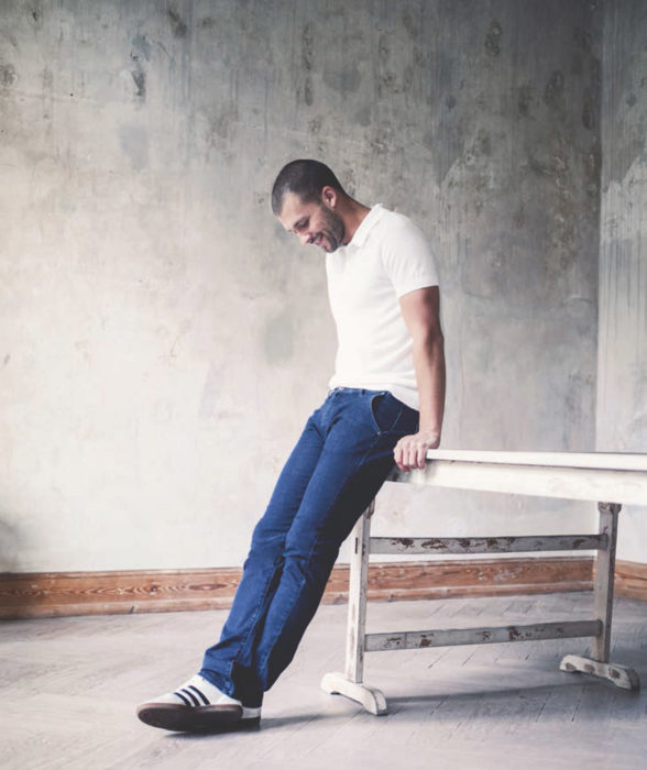 männerjeans shirt schuhe indigo