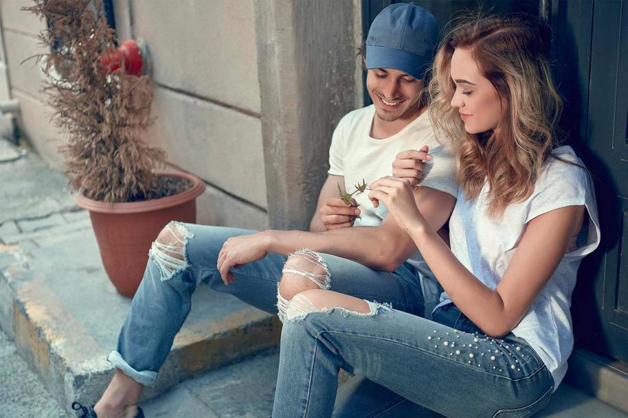 Jeans mit Löchern und Used Look